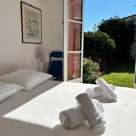 Holiday home Maison Des Tamaris