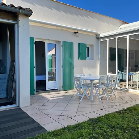 Holiday home Maison Des Tamaris